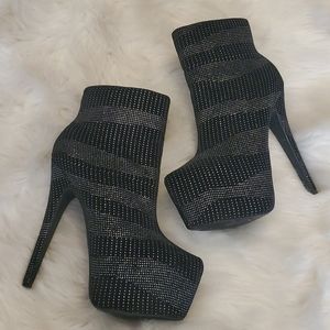 Suede Black & Silver Booties!!